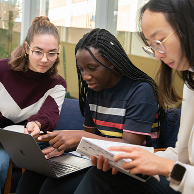 PACS undergraduate students study together
