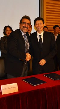 President Hamdullahpur is pictured at right with Soochow University President Xiulin Zhu.