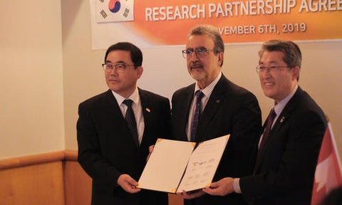 Feridun Hamdullahpur, mayor of Changwon, and president of the Korea Electrotechnology Research Institute