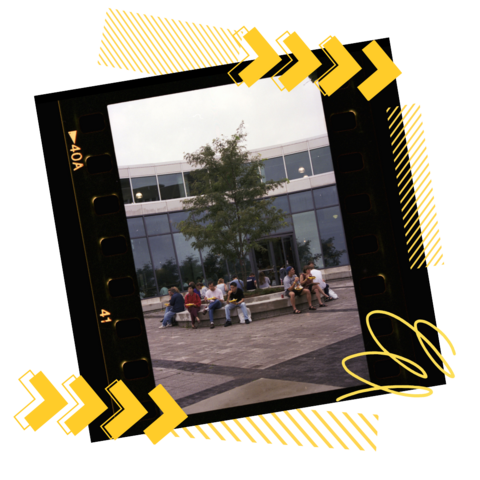 1999 people eating outside