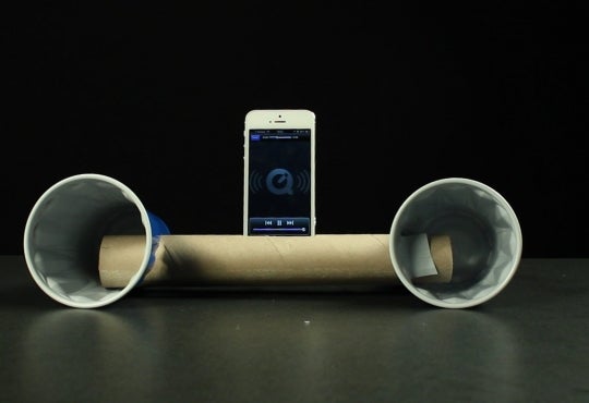Phone speaker made out of a kitchen roll