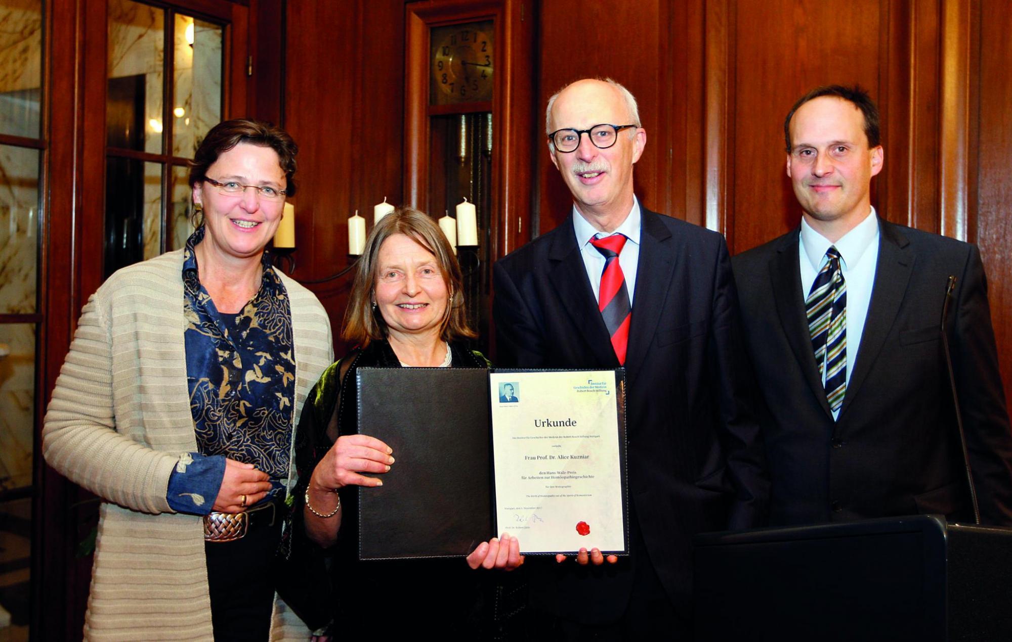 Alice Kuzniar receiving her Arts Award