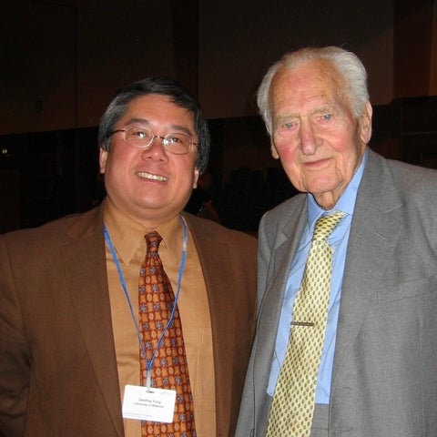 Geoffrey Fong and Sir Richard Doll in 2004