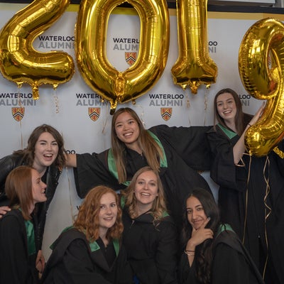 Group of graduates posing with balloons that say "2019"