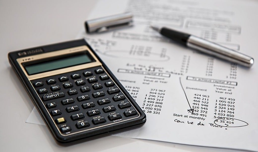 Calculator with bills 