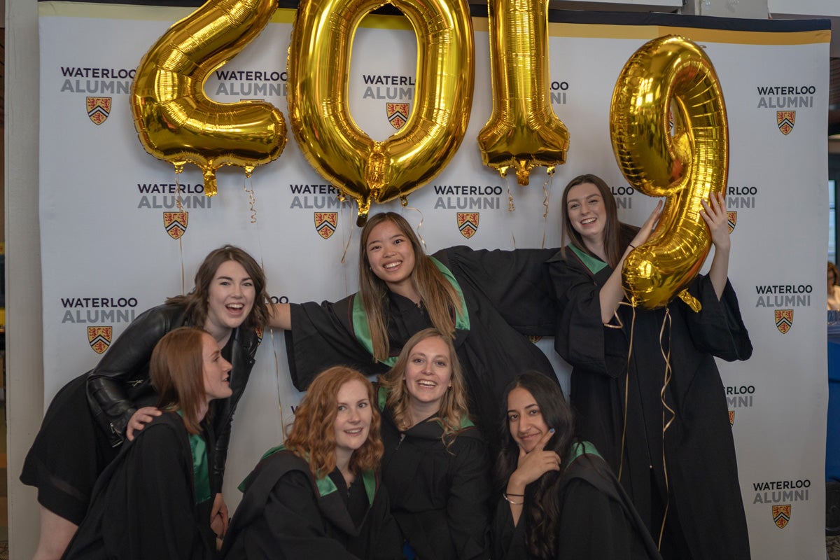 Group of graduates posing with balloons that say "2019"