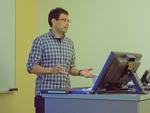 Pablo Mendez gives a guest lecture during the PLAN 675 class, May 16.