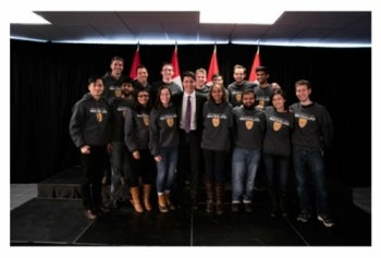 Group photo of students posing with Prime Minister Trudeau.