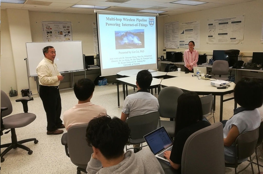 Professor Cai Lin from the University of Victoria, Canada, visited BBCR