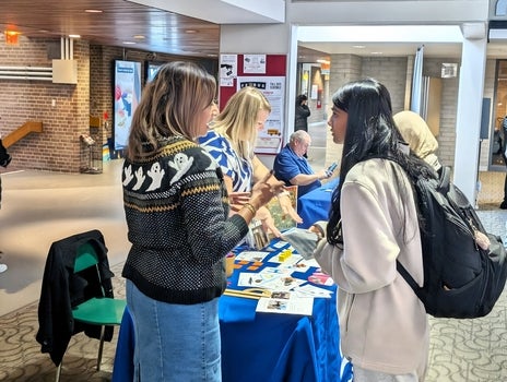 Students speaking to organizations at 2025 volunteer fair