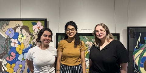 zelal-kathyrn-and-sidra-posing-in-the-gallery