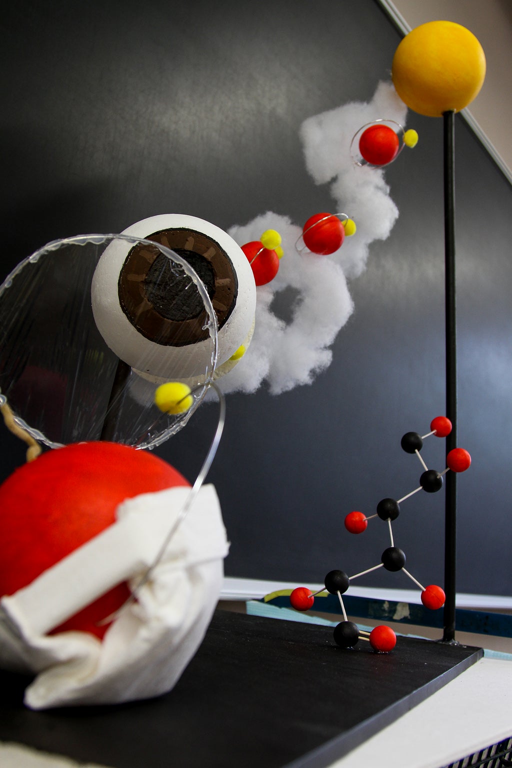 a 3D model of atoms looking like a solar system
