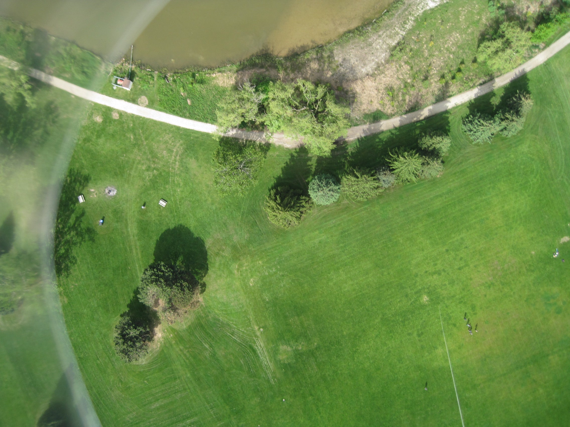 Aerial shot of the balloon line and the team on the group.