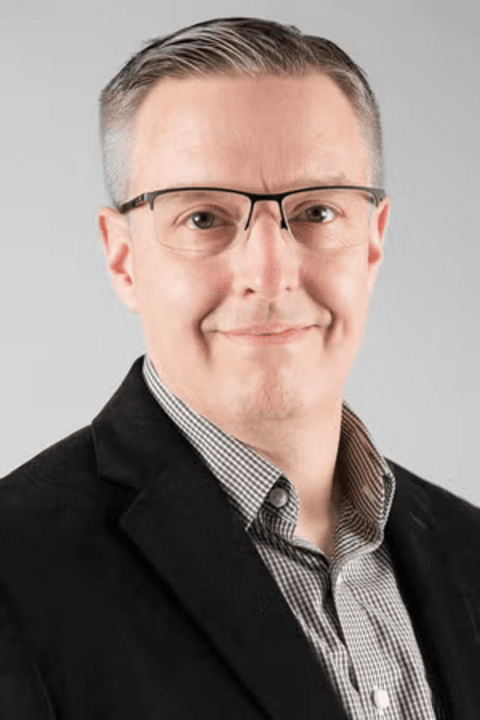 Daniel Henstra headshot