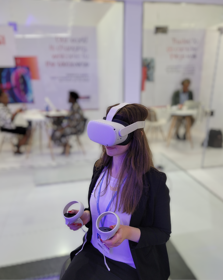 Salma Marzouk utlizing virtual reality equipment.