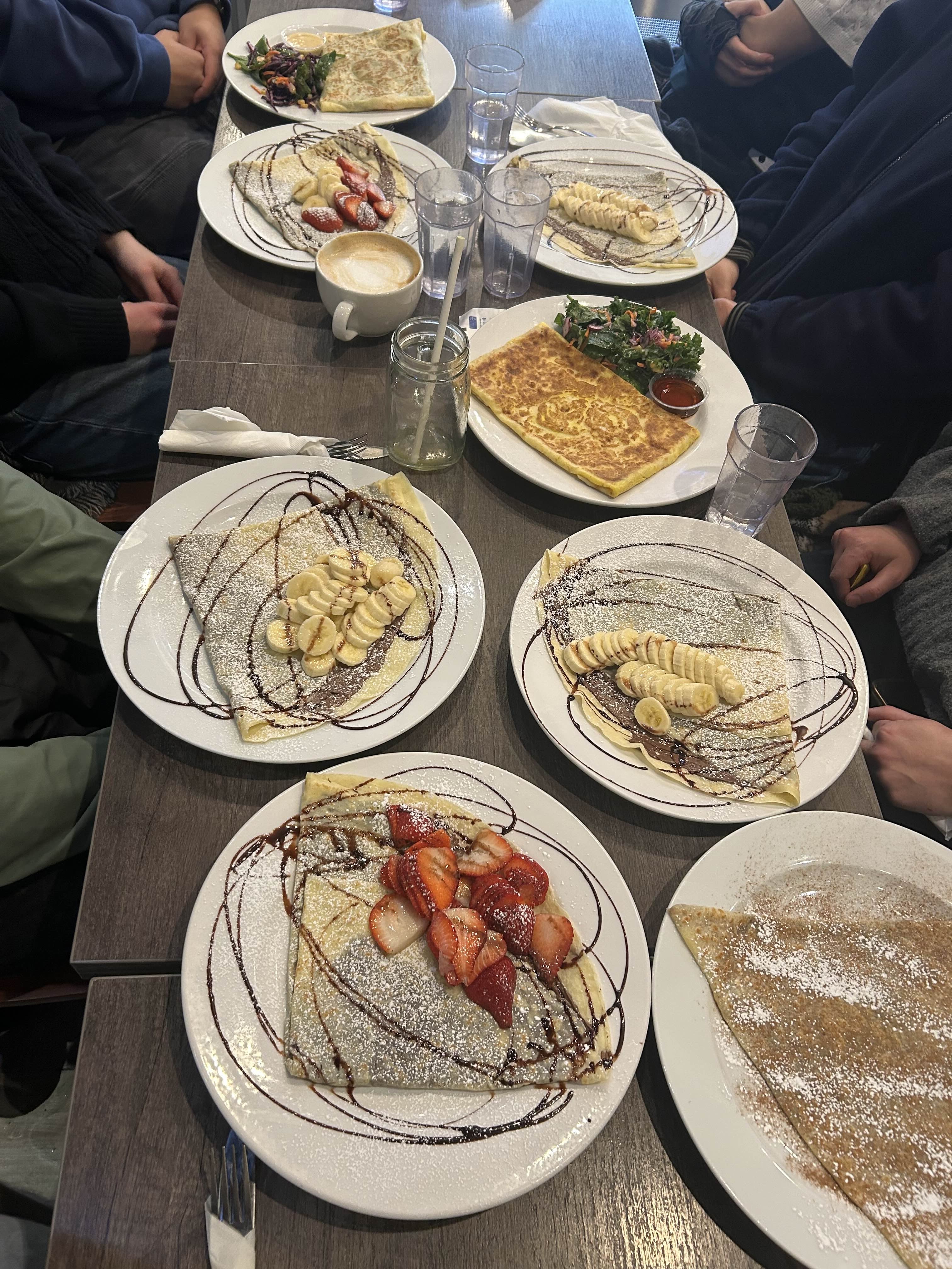 table with crepes 