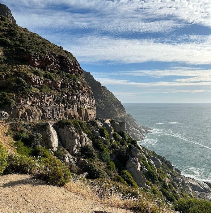 A cliff overlooking an ocean.