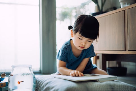 picture of child reading