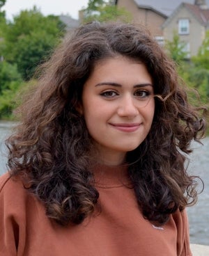 Headshot of Hanna Freitas.