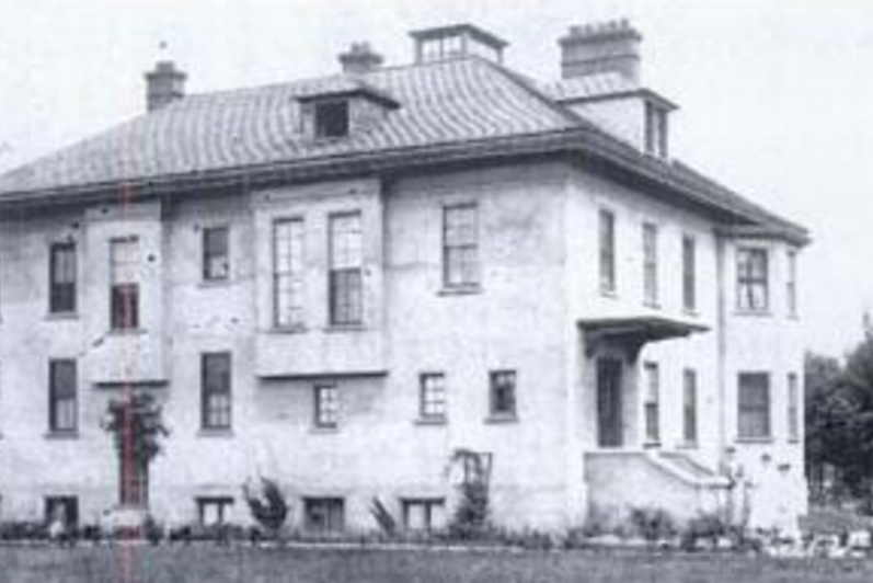 Black and white picture of Breithaupt's house on 66 Margaret Ave