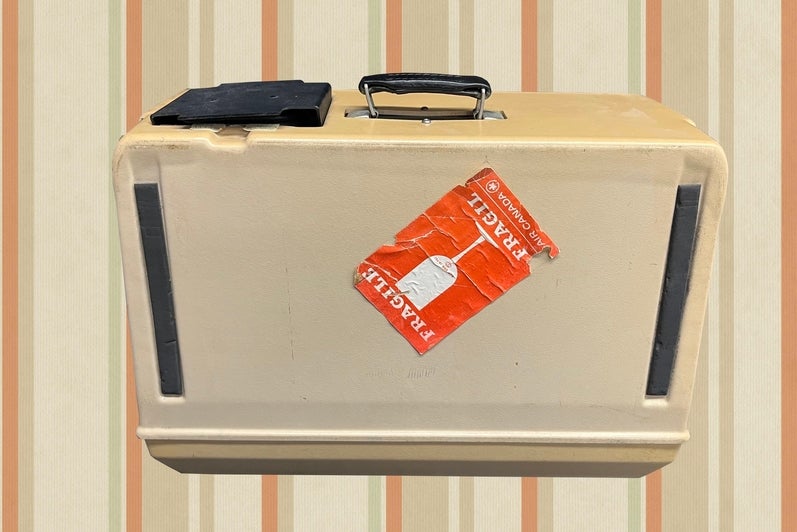 Bottom of Osborne 1 in briefcase form