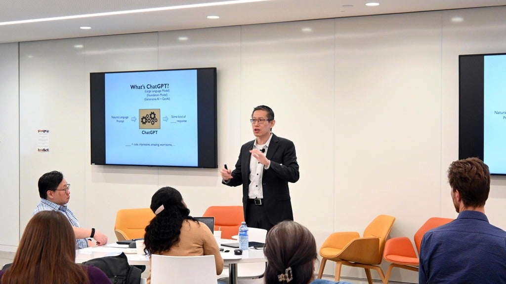 Professor Jimmy Lin talks about AI to Canadian business and technology leaders