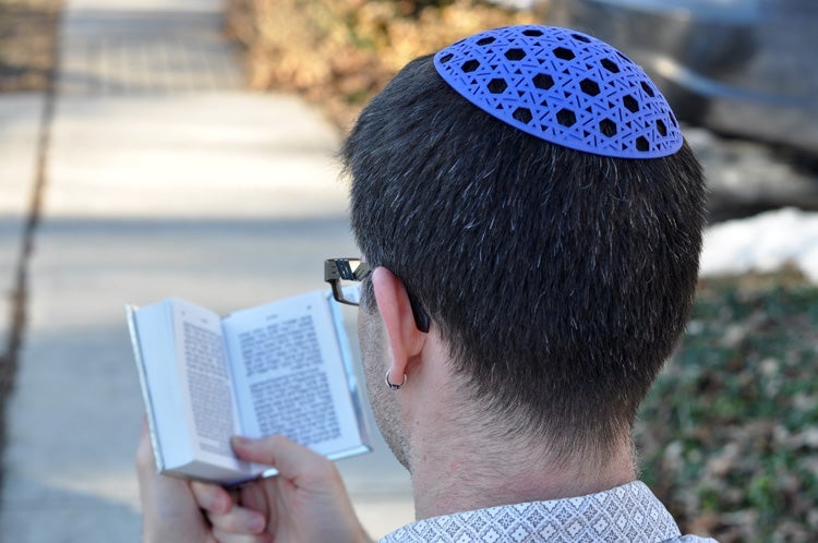 picture of Craig Kaplan wearing 3D-printed kippah