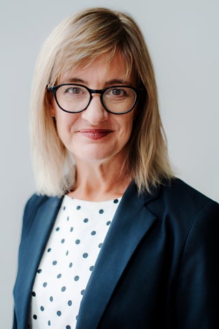 Portrait photo head and shoulders Rebecca Sutherns