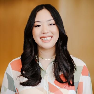 Kelly Zheng headshot