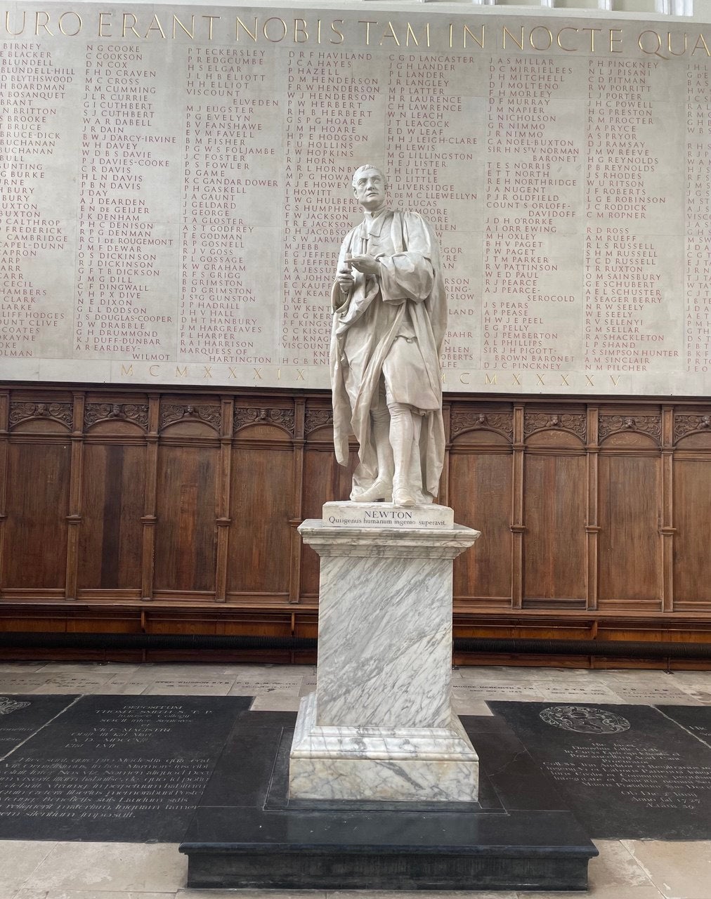A marble statue of Issac Newton