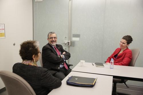 Vice-President, University Research Charmaine Dean, Feridun Hamdullahpur, and Minister of Science Kirsty Duncan meet.