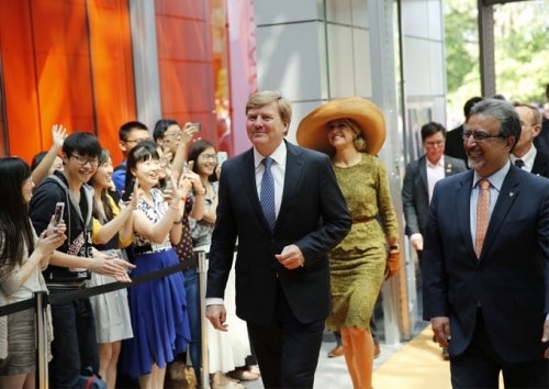 Their Majesties King Willem-Alexander and Queen Maxima walk into the QNC.