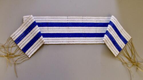 A white and royal blue two wampum belt.
