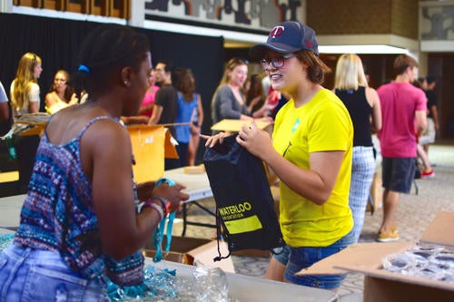 An Orientation volunteer assists an incoming student.