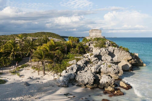 A Mayan ruin near the ocean.