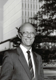 Ernest Holmes stands in front of the Dana Porter Library in 1986.