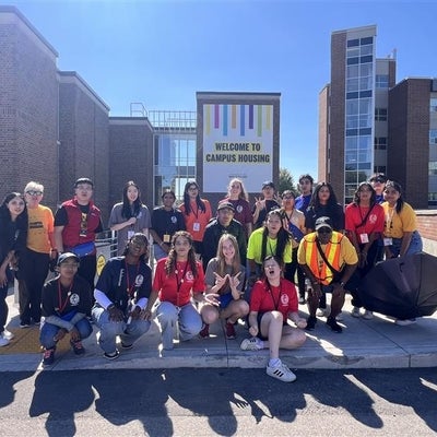 Volunteers for move in 