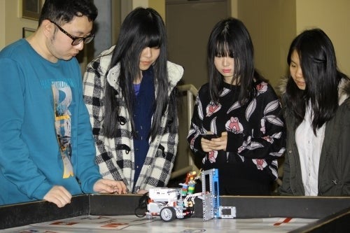 Students use Lego bricks to learn.