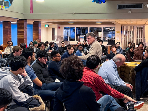 Larry Smith holds court during a presentation.