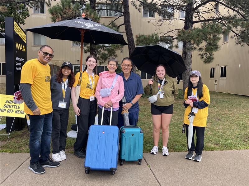Volunteers for move in with new students