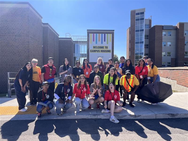 Volunteers for move in 