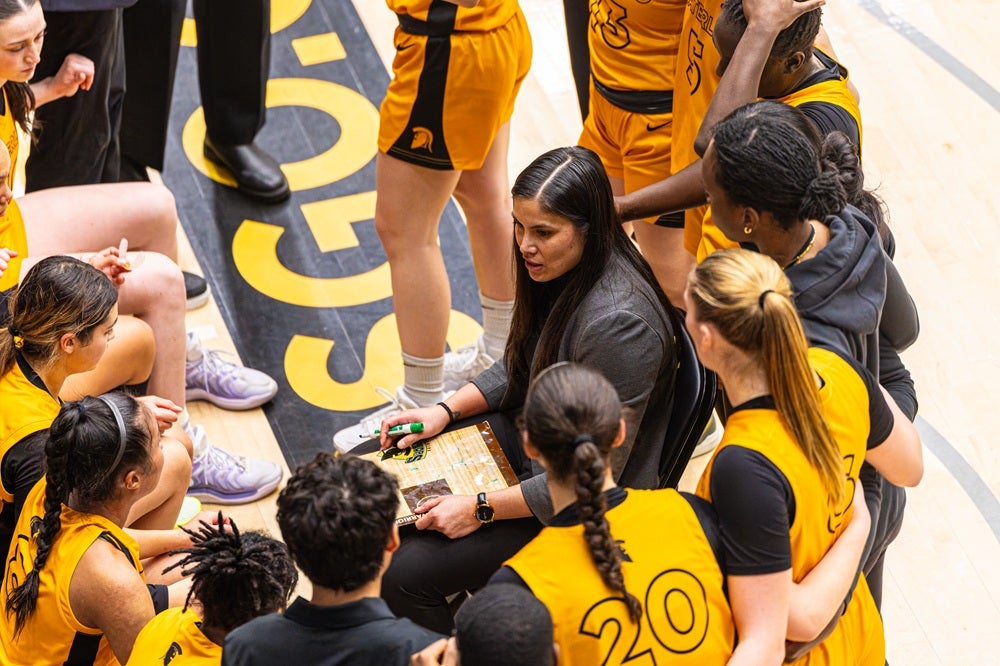 Warriors Head Coach Jessica Roque huddles with her team (PC: Courntey Caird)