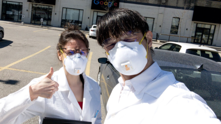 Janelle and Eric wearing masks as they take a selfie.