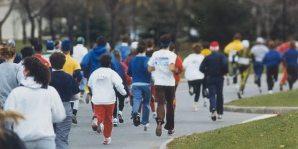 Runners make their way around Ring Road in 1988.