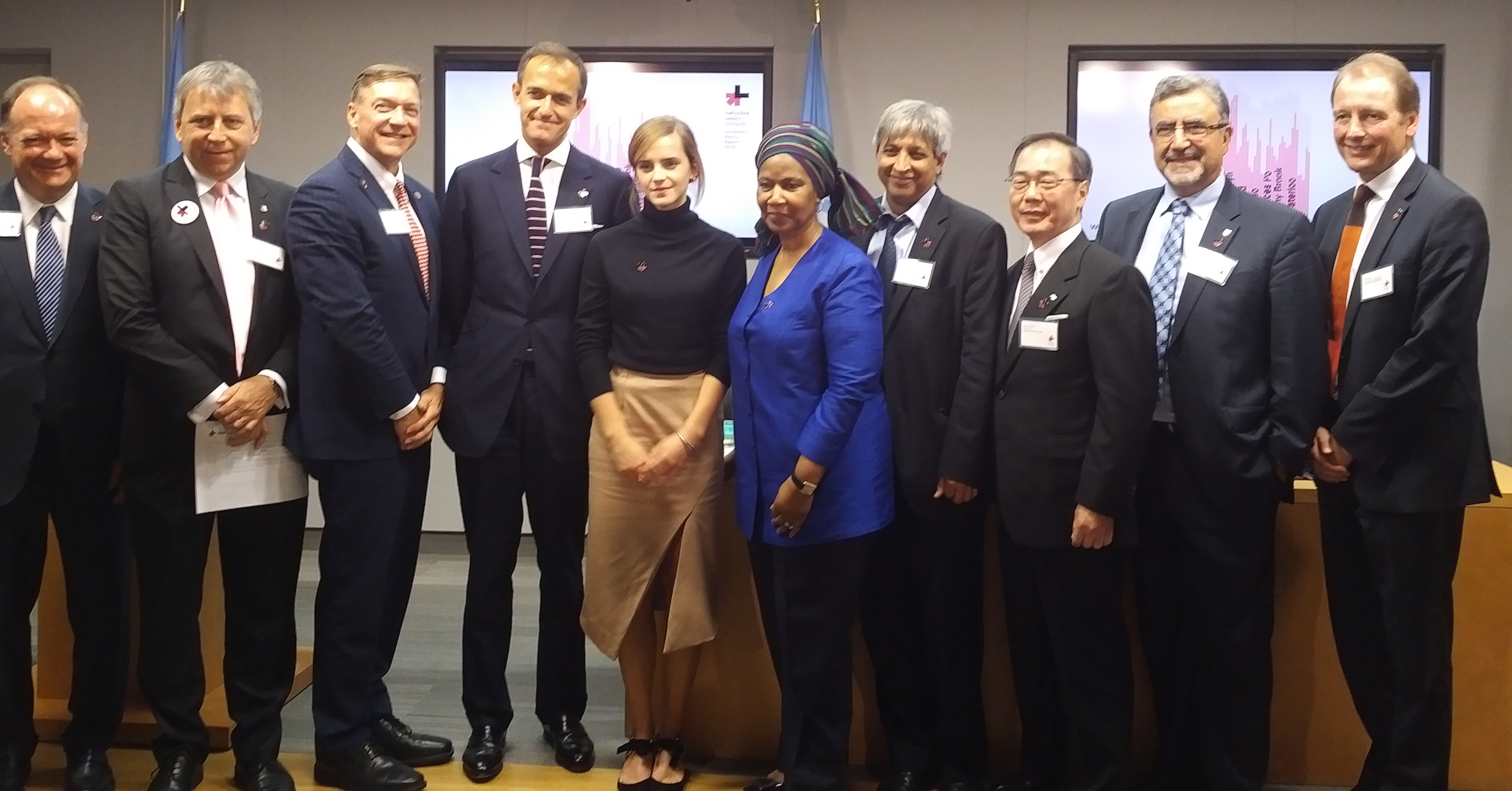 Feridun Hamdullahpur and other global university leaders pose with UN Special Ambassador Emma Watson and Phumzile Mlambo-Ngcuka, United Nations Under-Secretary-General and Executive Director of UN Women.
