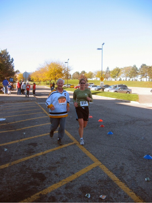 Kinesiology grad, Jody Berringer (BSc ’03) runs with Governor General David Johnston at the 2005 Fun Run.