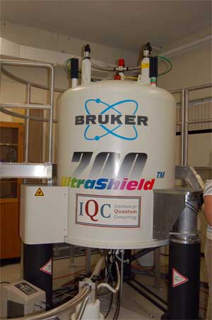 700 MHz high resolution NMR spectrometer