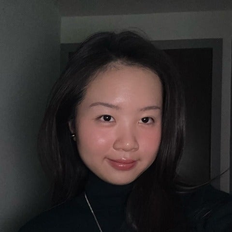 Vy Nguyen selfie
