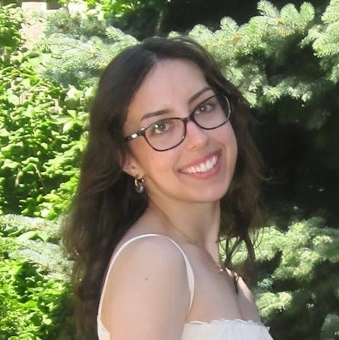 Zoe Weber headshot, square frame