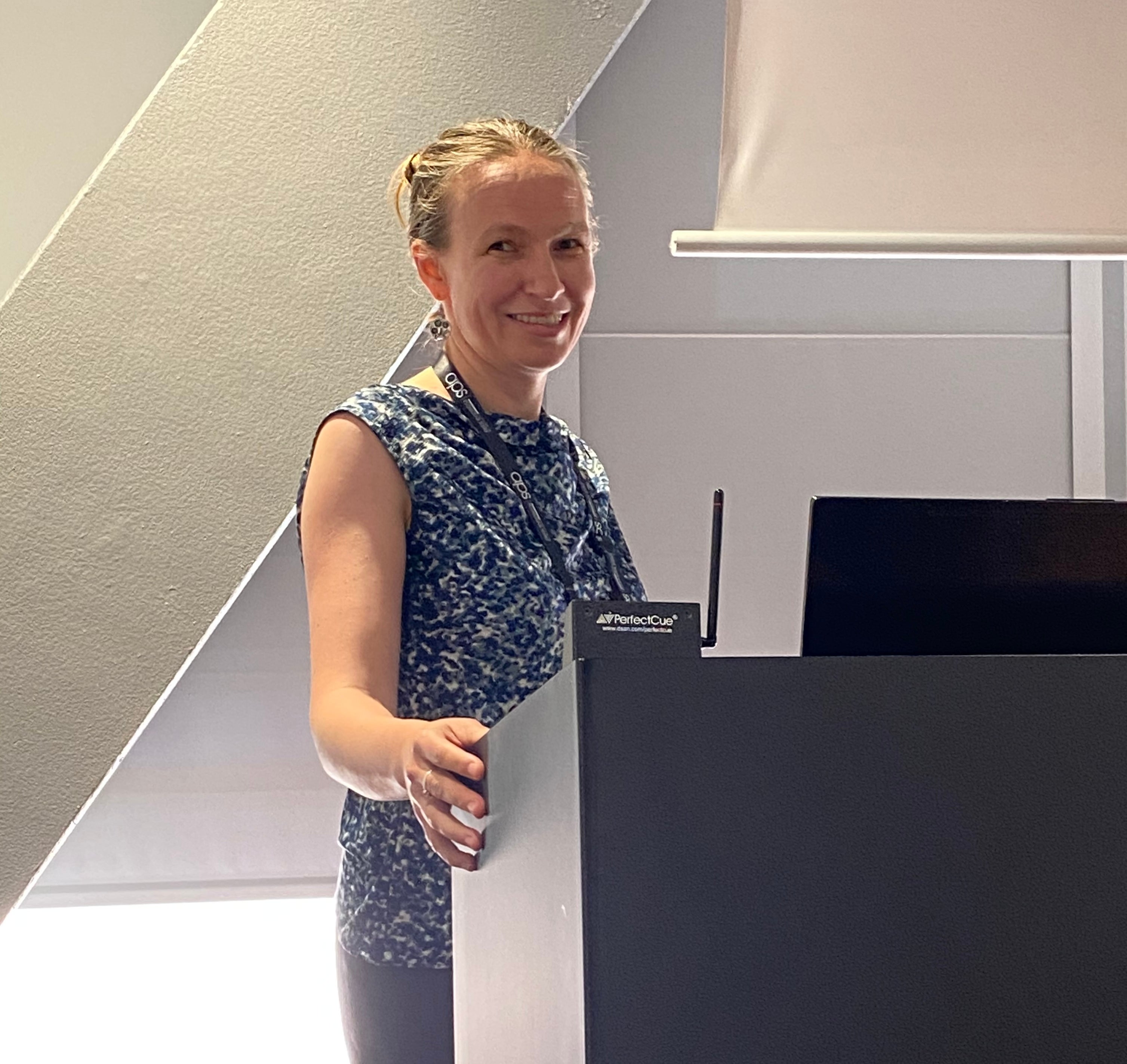 Hilary Bergsieker presenting at APS 2026